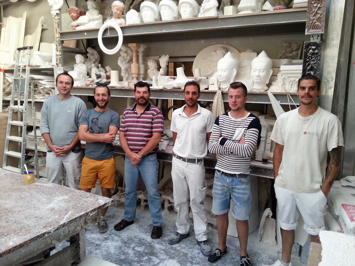 Equipe de staffeurs ornemanistes